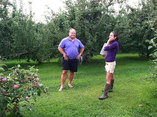 The Intervale Center's gleaning program manager, Jessica Sanford, chats with Steven Yates about his productive little orchard, discussing the potential of a long term relationship.